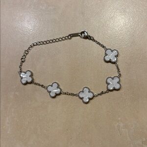 Clover bracelet